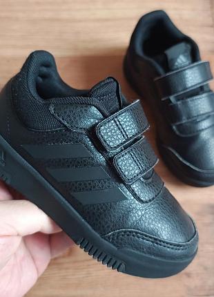 Оригінальні кросівки adidas p28 довжина устілки по факту 18см