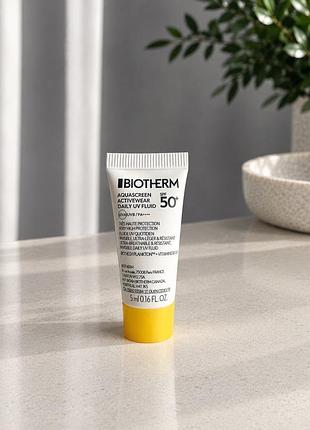 Солнцезащитного флюида biotherm aquascreen activewear daily uv fluid spf 50+ объемом 5 мл