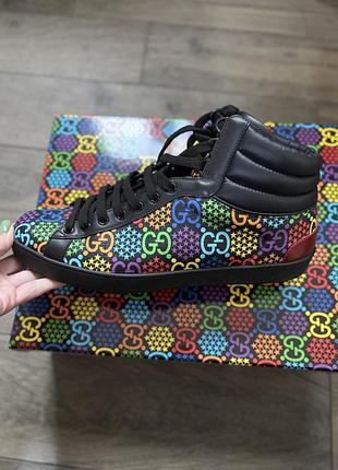 Gucci gg psychedelic, високі кросівки/кеди (hi-top) із чорно-різнокольоровим принтом зірок та логотипів gg.