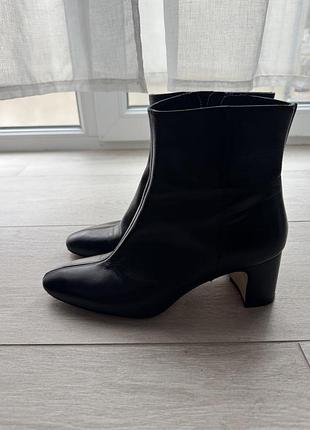 Жіночі ботильйони zara чорні шкіряні на підборах