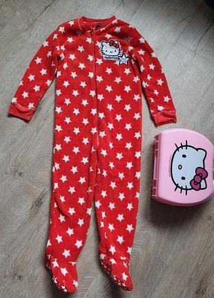 Піжама-комбінезон hello kitty,валізка з фігурками,ігрові окуляри, косметичка.