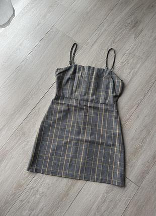 Коротка сукня жіноча pull and bear у клітинку сіра