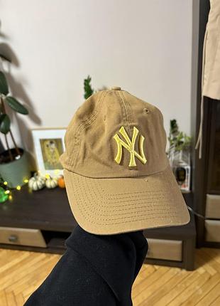 Бейсболка ny yankees бежева