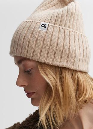 Женская бини бежевая шапка рубчик opus adela cap