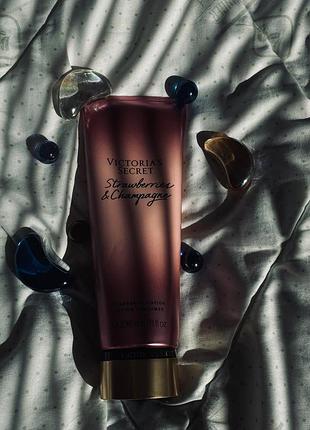 Крем для тіла victoria's secret strawberries & champagne