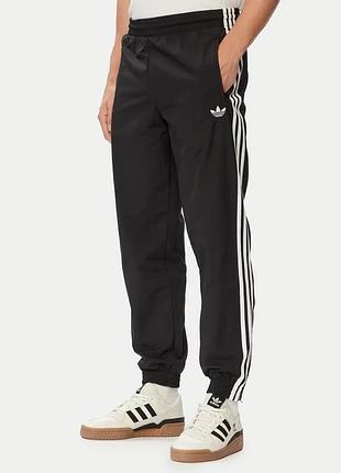 Спортивні штани чоловічі adidas firebird woven чорний regular fit