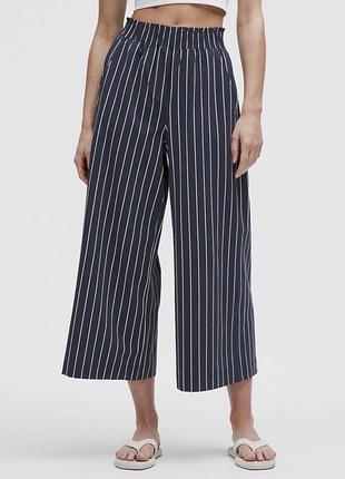 Стильні штани палаццо в смужку zara (розмір м) з високою талією