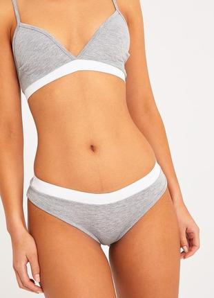 Pretty little thing комплект білизни сірого трусики і бра