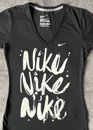 Жіноча спортивна футболка nike slim fit чорна, розмір s