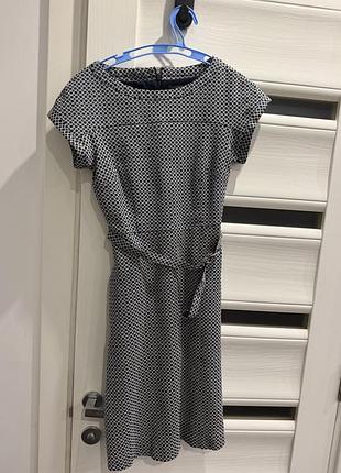 Сукня міді жіноча weekend max mara темно синя -біла з геометричним принтом