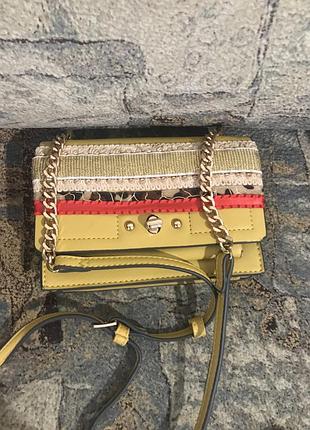 Яскрава кросбоді сумка в стилі бохо від accessorize