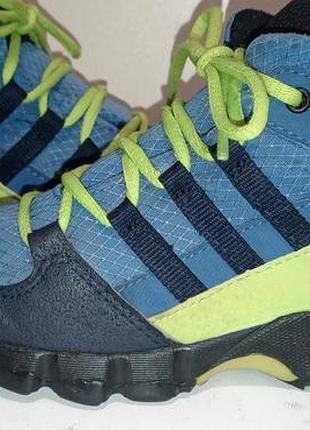Брендов мембранные и деми ботиночки adidas.