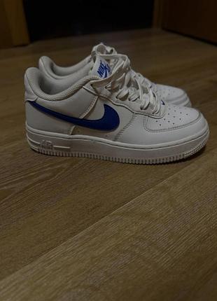 Кеди nike air force 1 білі з синім логотипом