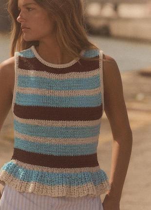 В'язаний топ-жилетка в смужку з баскою zara
