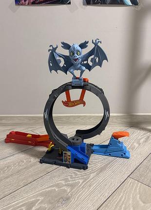 Игровой набор для мальчика hot wheels невероятная атака летучей мыши (htn78)
