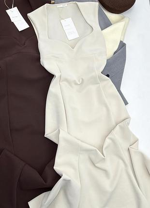 Щільна сукня з красивим серцеподібним вирізом від zara , з утяжкою;