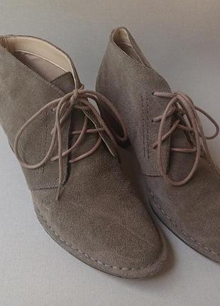 Черевики жіночі clarks колір тауп, розмір 39.5, нубук
