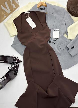Щільна сукня з красивим серцеподібним вирізом від zara , з утяжкою;