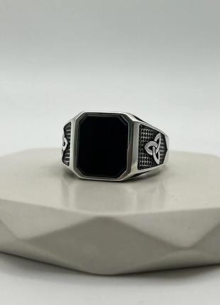Серебряная печатка «монарх»