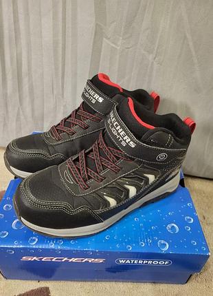 Черевики для хлопчика skechers s lights waterproof чорні з червоним