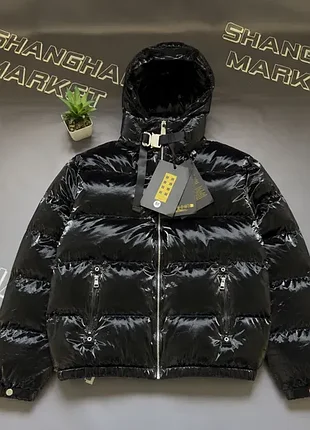 Теплий пуховик alyx / чоловіча чорна куртка на зиму 1017 alyx 9sm / стильний глянцевий пуховик алікс / куртка з капюшоном та баклом alyx / alyx black