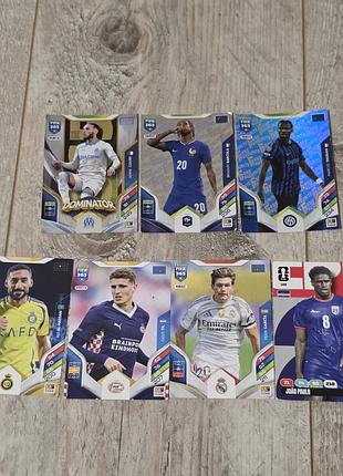 Коллекционные футбольные карточки из серии panini fifa 365 adrenalyn xl.