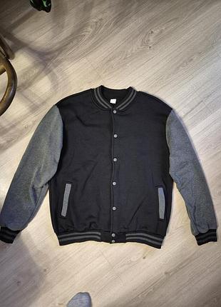 Чоловічий флісовий бомбер varsity jacket. стан нового / куртка трикотажна