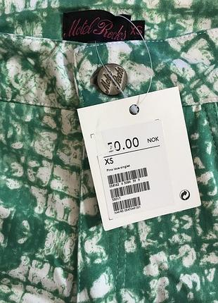 Дуже гарні та стильні брендові шортики.