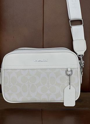 Женская сумка coach через плечо на широком ремне белая коуч