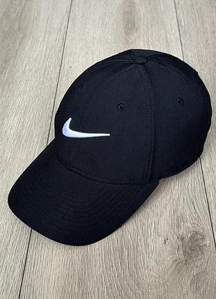 Кепка чорна nike dri fit (s/m)