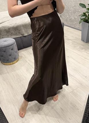Атласна спідниця