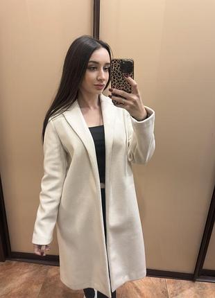 Жіноче пальто zara пряме бежеве