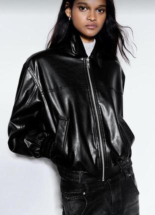 Куртка жіноча bershka шкіряна чорна