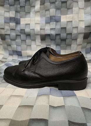 Класичні чоловічі туфлі типу дербі із фактурної (зернистої) натуральної шкіри чорного кольору. бренд gulliver