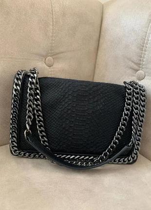 Сумка жіноча zara чорна з текстурою під зміїну шкіру та металевим ланцюгом