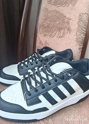 Кросівки чоловічі adidas чорно-білі, розмір 40