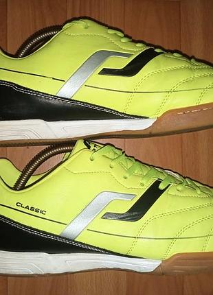 Яскраві футзалки pro touch classic (бампи), розмір 43 (27.5 см)