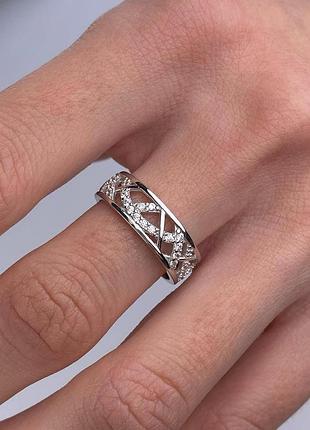 Серебряное кольцо 925 пробы с фианитами 22, 22