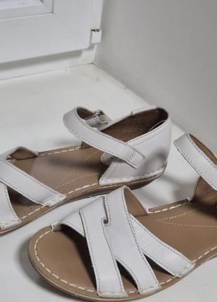 Босоніжки жіночі clarks artisan білі, розмір 39, шкіра