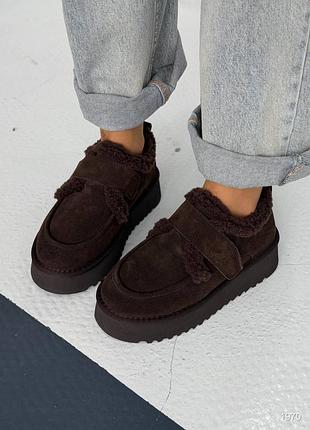 Стильные женские угги в шоколадном цвете на липучке