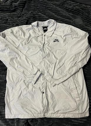 Чоловіча вітровка nike sb coach біла, розмір m з комірцем