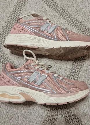 Кросівки жіночі new balance рожеві