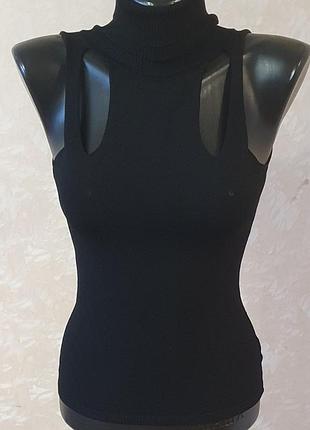 Черный трикотажный топ-гольф semplicemente chic с вырезами, made in italy, размер s