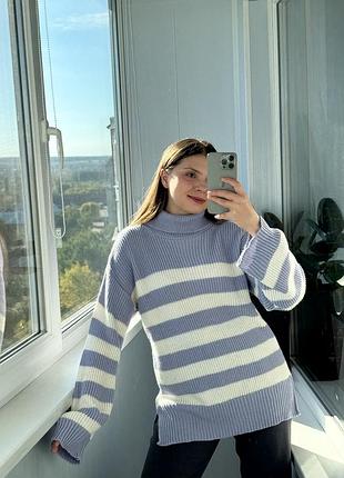 Подовжений жіночий вʼязаний светр в смужку на високий зріст