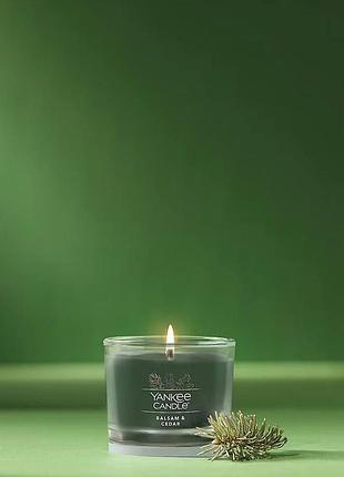Свічка yankee candle balsam & cedar mini candle 37гр