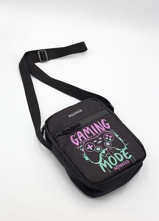 Сумка через плече для хлопчика gaming mode чорна 16×21×6 см klunok