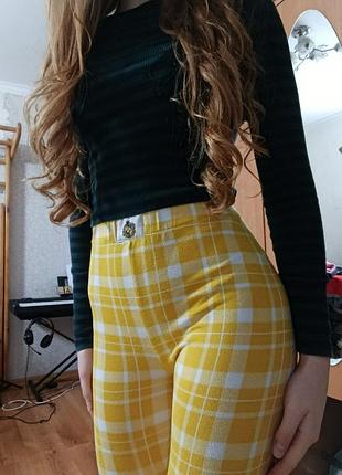 Желто-белые пижамные брюки для дома harry potter hufflepuff от primark (размер xs)