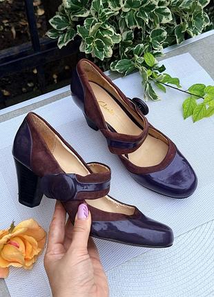Сливово-фіолетові вінтажні туфлі мері джейн clarks з товстими ґудзиками