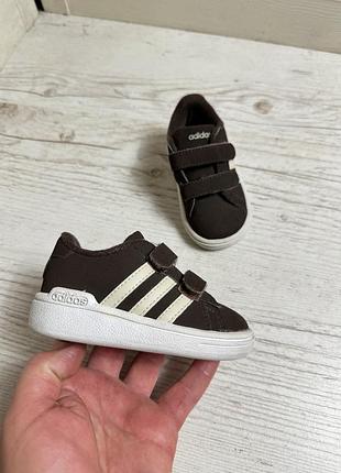 Кросівки adidas neo