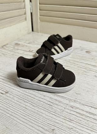 Кросівки adidas neo 4